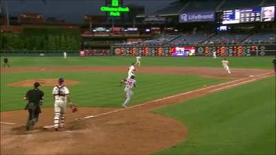 [Highlight] The Nationals score the go-ahead run in very peculiar fashion