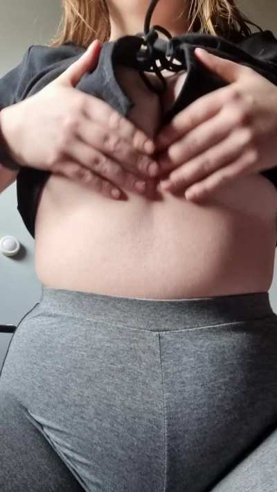 My titties looks so cute when them bounce (drop)