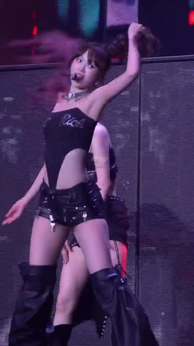 Chaewon of LE SSERAFIM - 250726 - 1-800-hot-n-fun