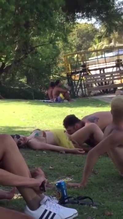 Get a room! 🔞