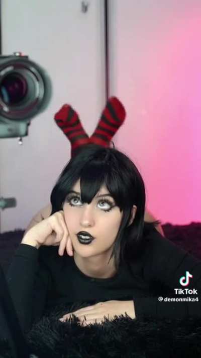 😈