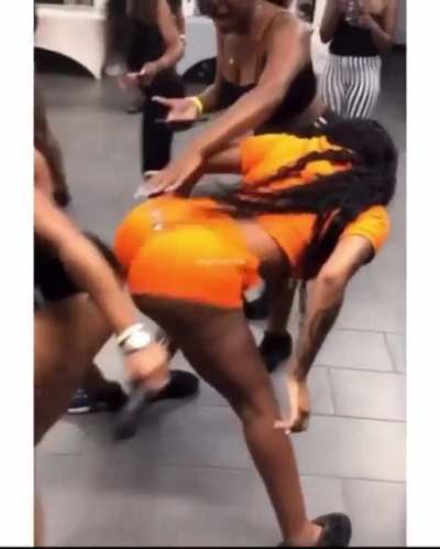 Nene throwin&rsquo; dat mf