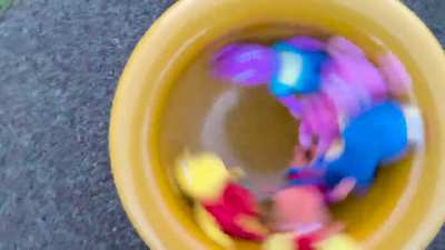 Backyardigans on yellow spinny thing