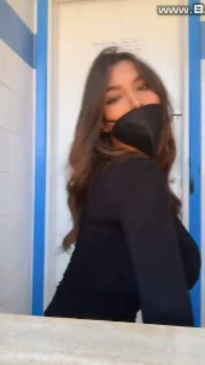 Boobs to waist to ass ratio