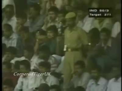 Wasim akram outfoxes Rahul Dravid with a brilliant delivery 