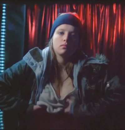 Jella Haase's Pink Plots in Looping (2016)