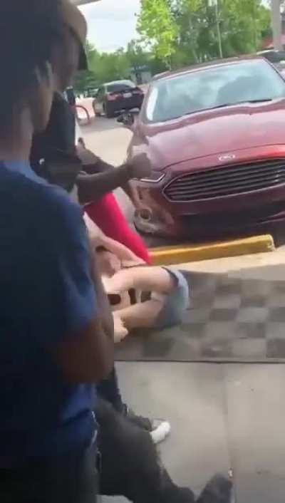 Jealous ex violently beats up her baby daddy&rsquo;s new girl as the baby tries to help her.