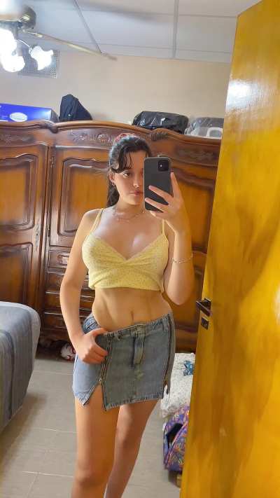 I love my yellow top