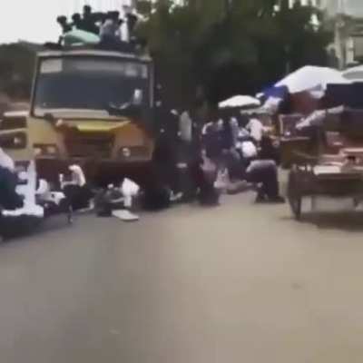 Let&rsquo;s all stand on this truck