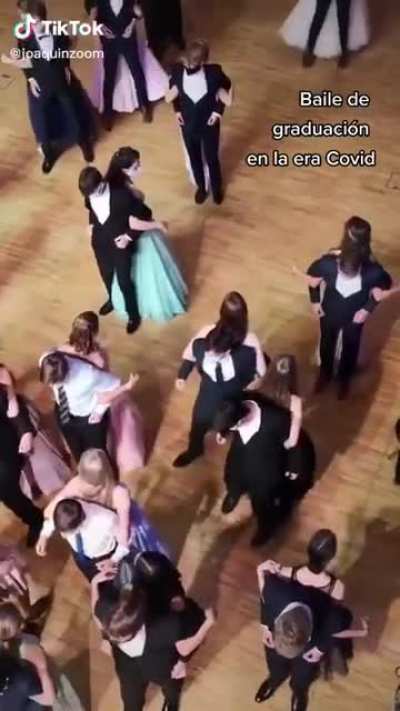 This "Pandemic-Friendly" graduation dance in Spain.