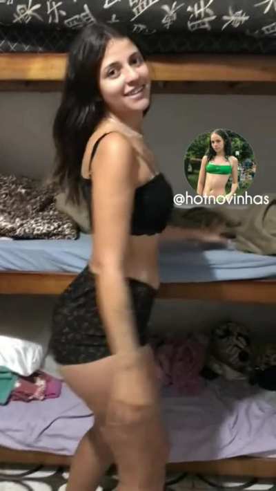 what's her name? / qual o nome dela?