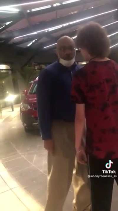 Hotel manager teaches kids a lesson after disrespecting employees