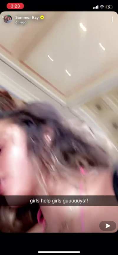 Sommer&rsquo;s friend&rsquo;s downblouse on her story