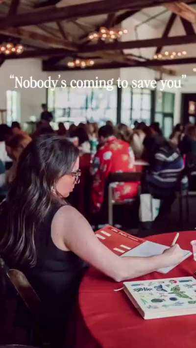 "Nobody's coming to save you."  Good to know, Rach. Now tell us about all the times Dave Hollis saved YOU from financial ruin. 💅