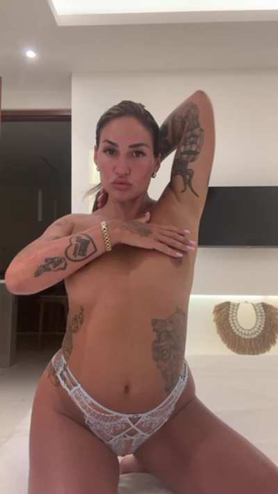 i don&rsquo;t know who needs to see this but here&rsquo;s my milf tittties