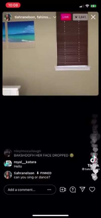Girl invites viewers to sing on instagram live and has to hide laughs and tears at the singer's expense