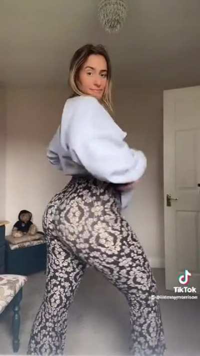 Wait for her fat ass 🤤