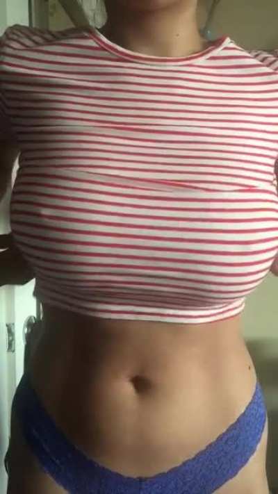 I'm only 5' tall but I have two DDDs that I think you'll like... 😏 (OC)