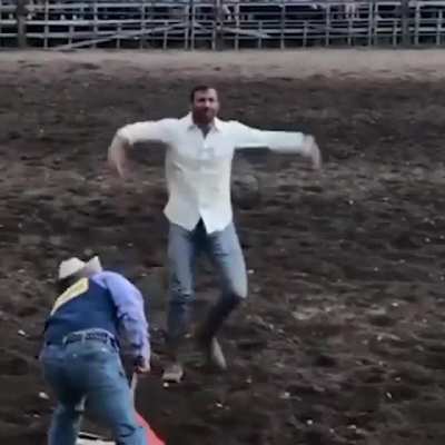 Luke Rockhold *Chokes Out Bull*