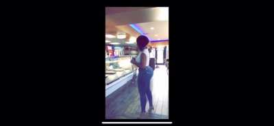 Her buttcrack