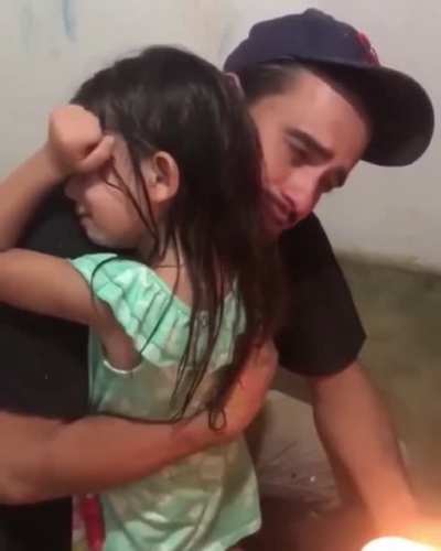 This father couldn't afford a full cake for his daughters birthday and she wasn't expecting one.
