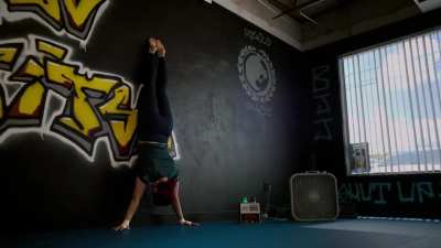 Iyo Sky barefoot training