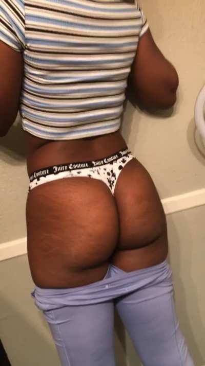 Just a quick booty shake ! I can move it in a circle too