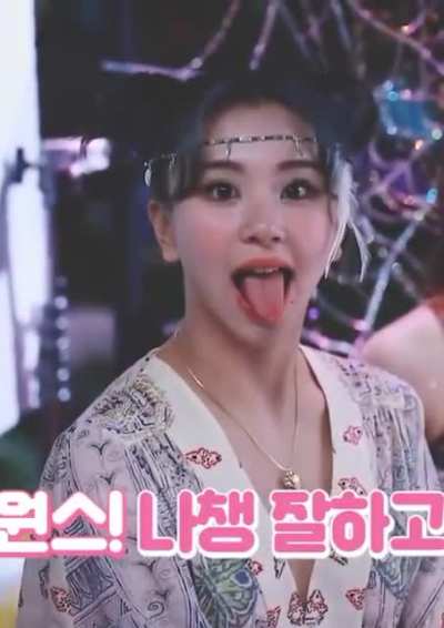 Chaeyoung blep