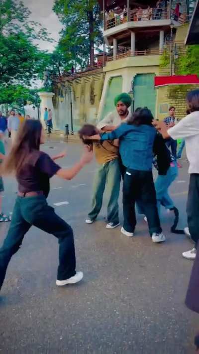 Aag lage basti mein, hum apne masti mein.
