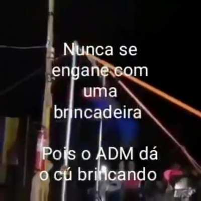 Cuidado >-<