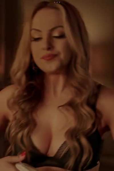 Elizabeth Gillies