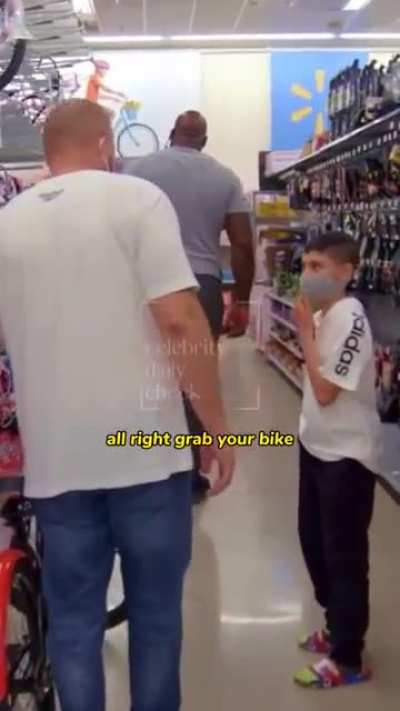 Shaq just doesn't stop giving