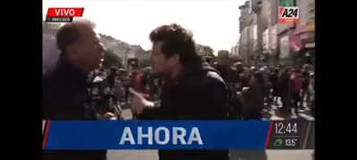 Explotador piquetero increpa a periodista de A24