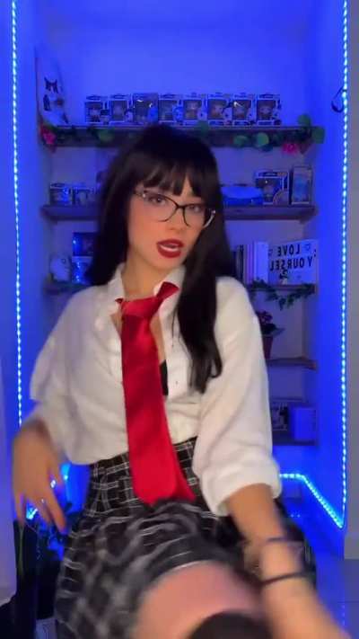 🍒🧍&zwj;♀️🥵