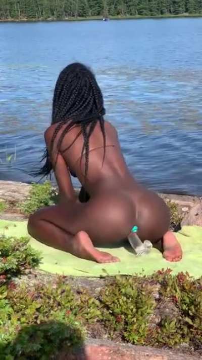I have so much fun when I fuck myself out in nature. Can you spot the boat passing by? 😜
