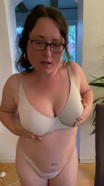 This mom can&rsquo;t stop being naughty