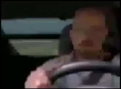 Cursed Mr. White Mahsun Kırmızıg&uuml;l dinliyor. Ona eşlik edecek misin?