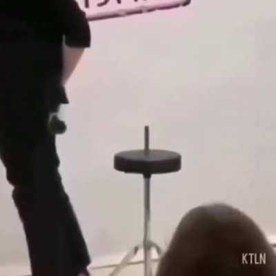 😳