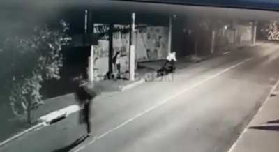 Woman delivers lead poisoning to robbers