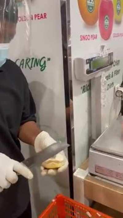 Fruit peeling as it&rsquo;s finest
