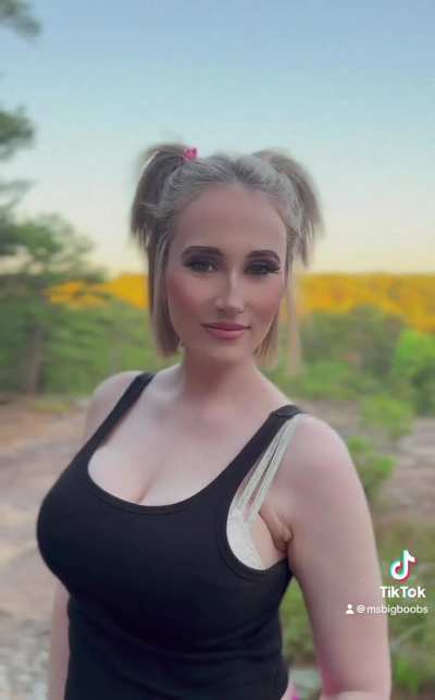 @msbigboobs in the wild having fun 😈🙈