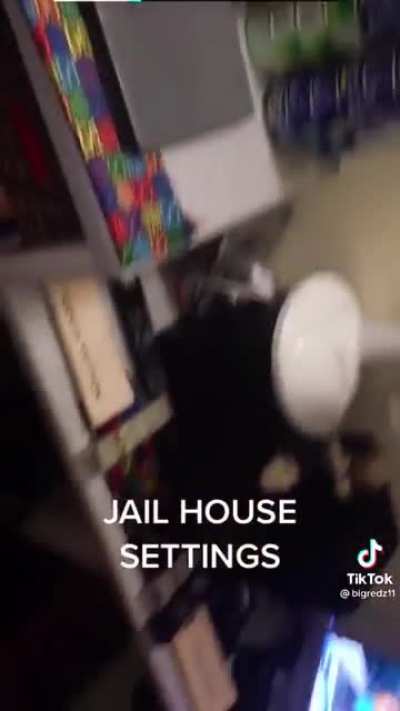 Bro really got an airfryer in prison no wonder yall rappers ain&rsquo;t got a problem being arrested😭😭