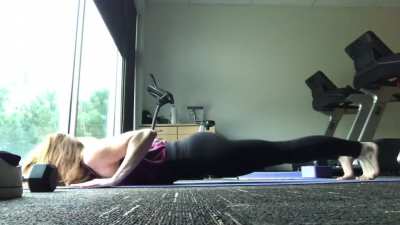 Hurting from sitting at your desk all day?? Here&rsquo;s a quick routine I do on breaks to maintain mobility!
