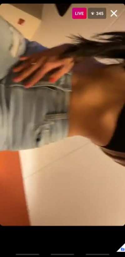 siennaluv3r2 live yesterday.. lowkey ass though