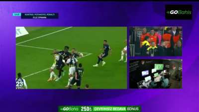 Fenerbah&ccedil;e awarded a last minute penalty vs. Kasimpasa 