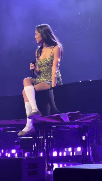 Olivia performing at the private event for American Express Platinum Cardholders 10/23/25
