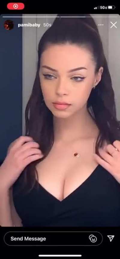 the cleavage &amp;amp; that pretty face 😍