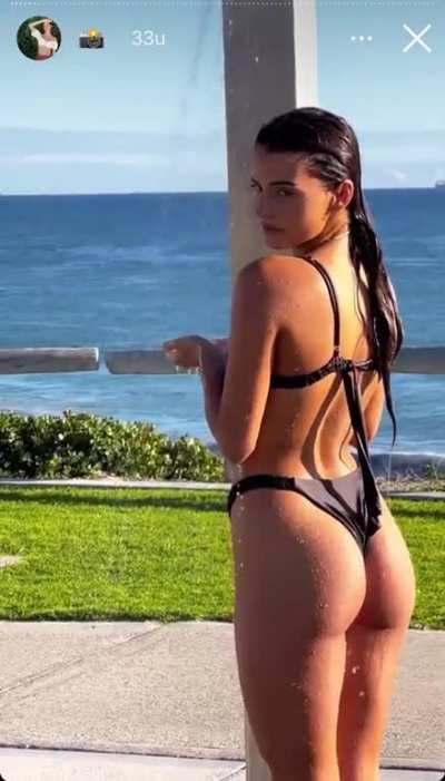 Showering🏖️