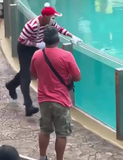 Mime pranking a tourist!