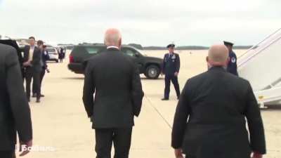 President Biden's reaction when asked if the "Ukraine counteroffensive can be sustained" 👍